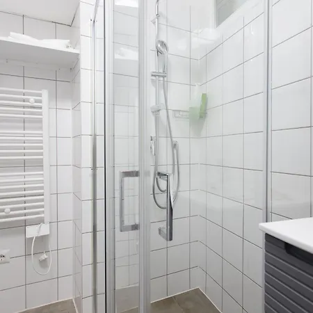Apartment Levoasi 7 - Garden, Jacuzzi And Sauna Escape