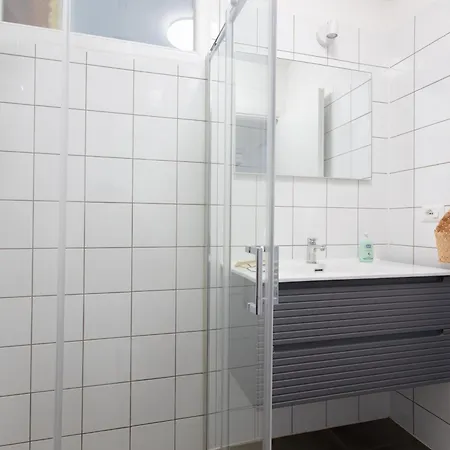 Levoasi 7 - Garden, Jacuzzi And Sauna Escape Apartment